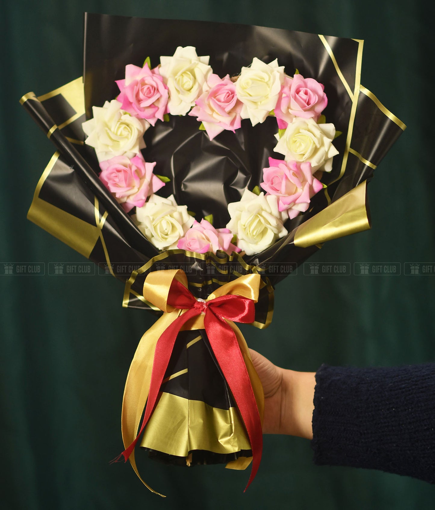 FB05 : Golden Love - Premium Heart Shape Rose Bouquet