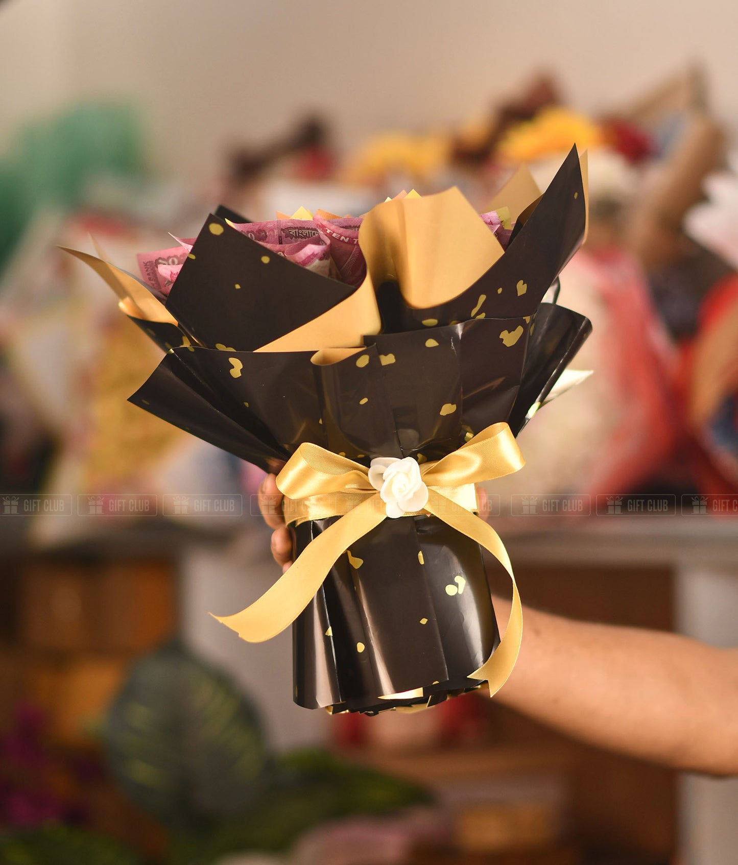 Salami 3 :"Golden Glow" – Premium Mixed Note Money Bouquet (490tk)